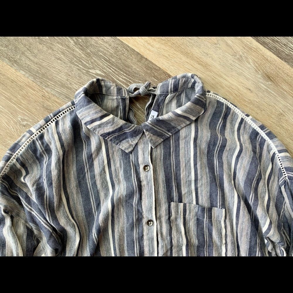 Splendid button up top - Picture 3 of 4